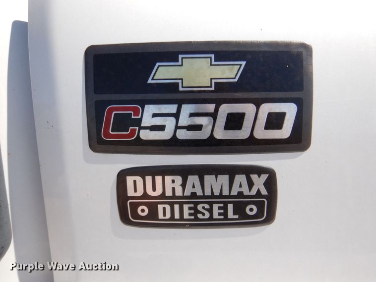 image for item DR2074 2005 Chevrolet C5500  utility / service truck