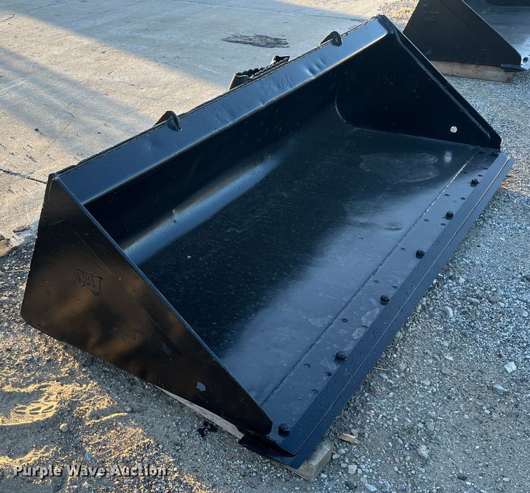 Caterpillar skid steer bucket in Saint Joseph, MO Item DR7284 sold Purple Wave