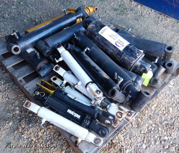 image for item DS8239 (23) hydraulic cylinders