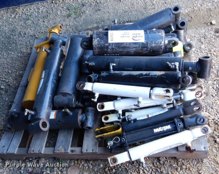 image for item DS8239 (23) hydraulic cylinders