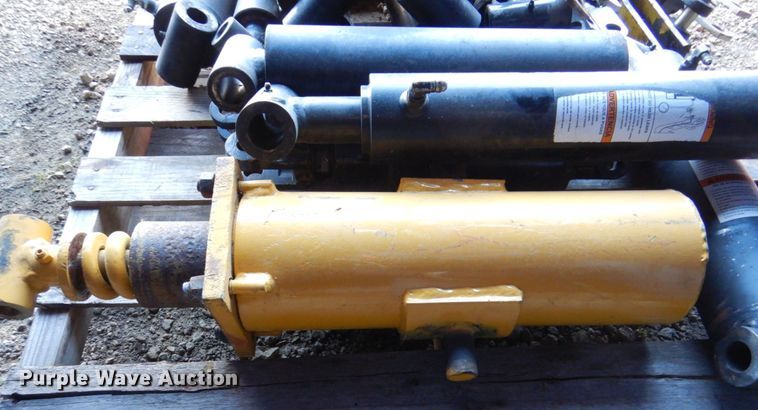 image for item DS8239 (23) hydraulic cylinders