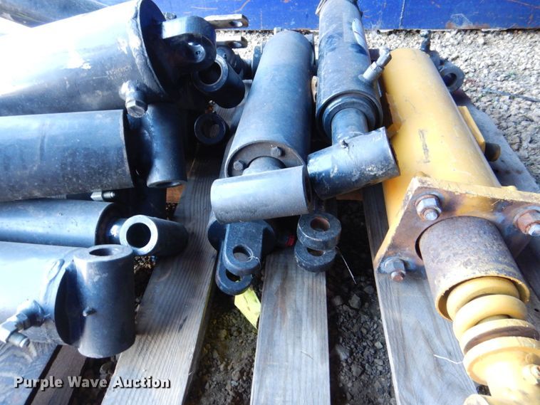 image for item DS8239 (23) hydraulic cylinders