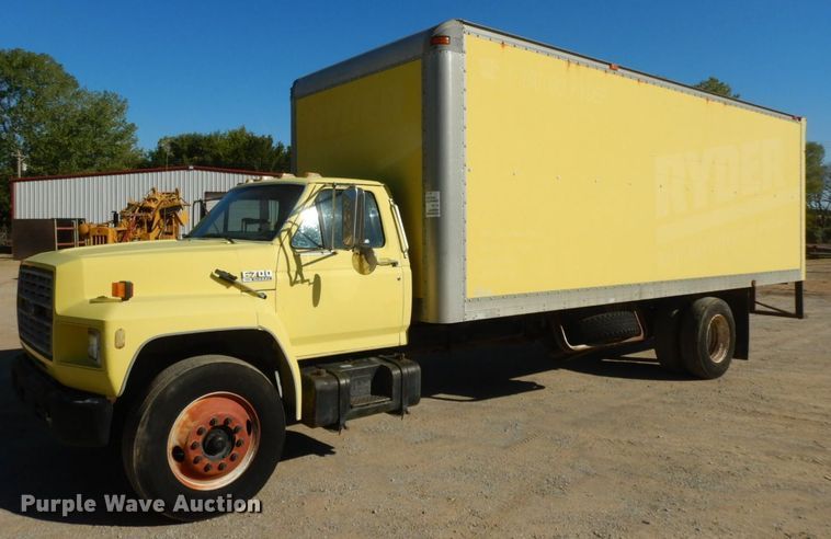 image for item HF9394 1994 Ford F700  box truck