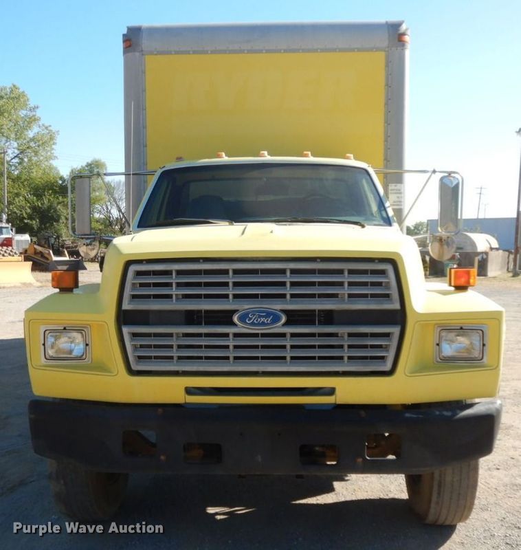 image for item HF9394 1994 Ford F700  box truck