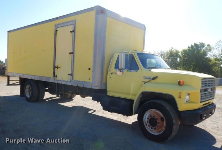 image for item HF9394 1994 Ford F700  box truck