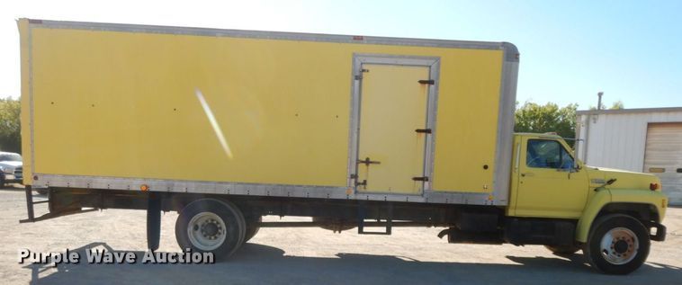 image for item HF9394 1994 Ford F700  box truck