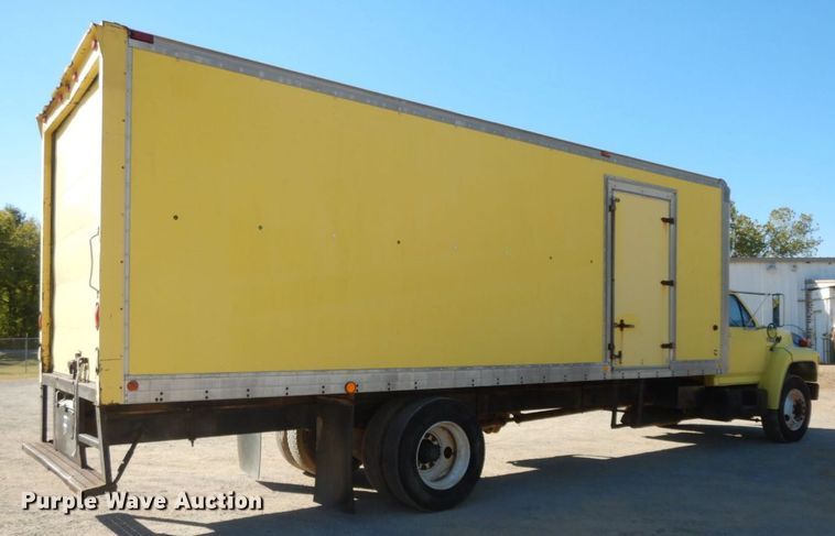 image for item HF9394 1994 Ford F700  box truck