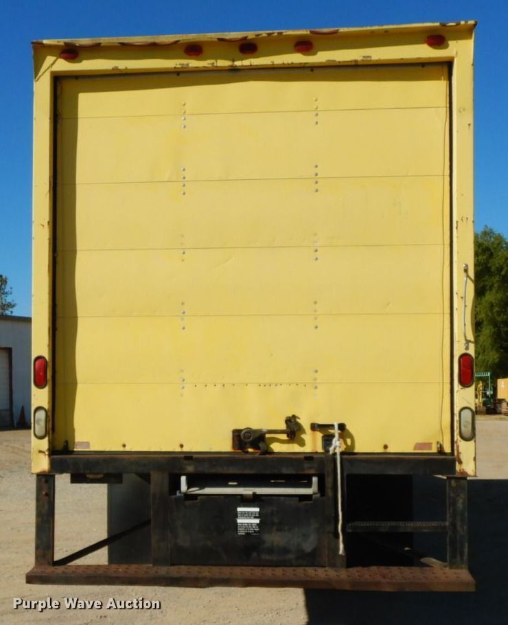 image for item HF9394 1994 Ford F700  box truck