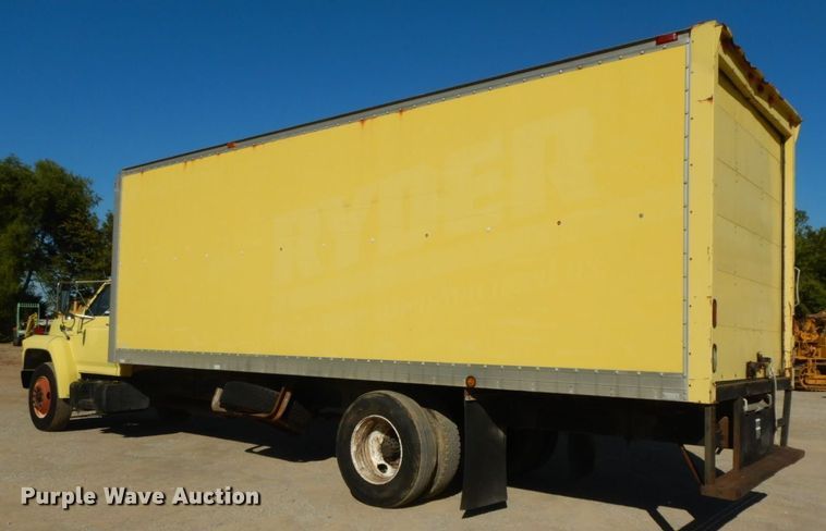 image for item HF9394 1994 Ford F700  box truck