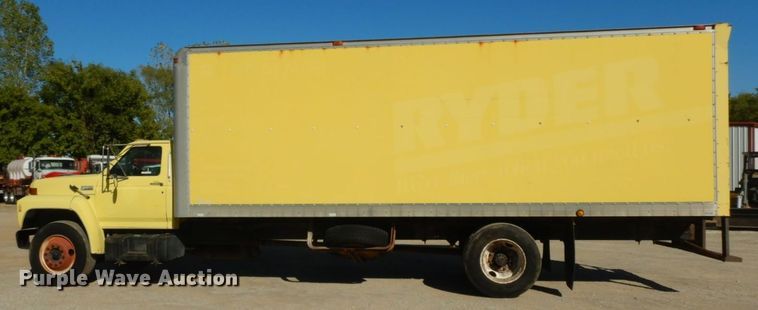 image for item HF9394 1994 Ford F700  box truck