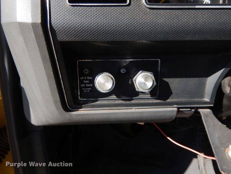 image for item HF9394 1994 Ford F700  box truck