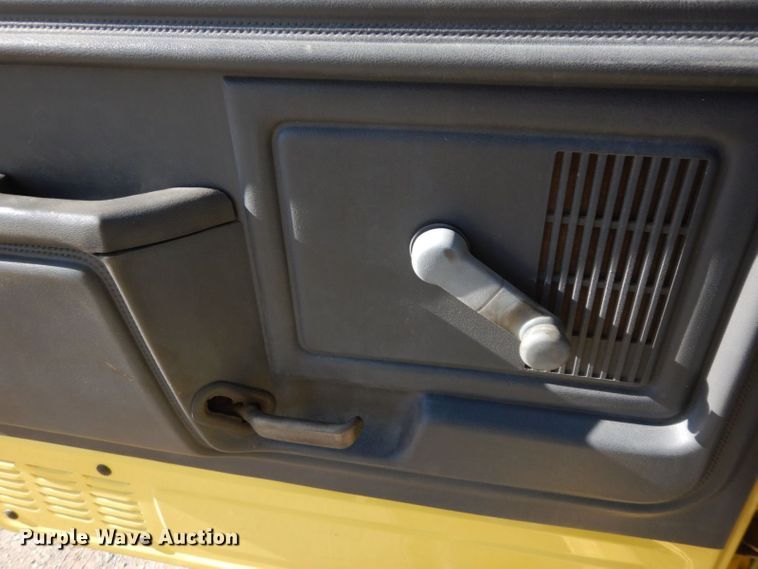 image for item HF9394 1994 Ford F700  box truck