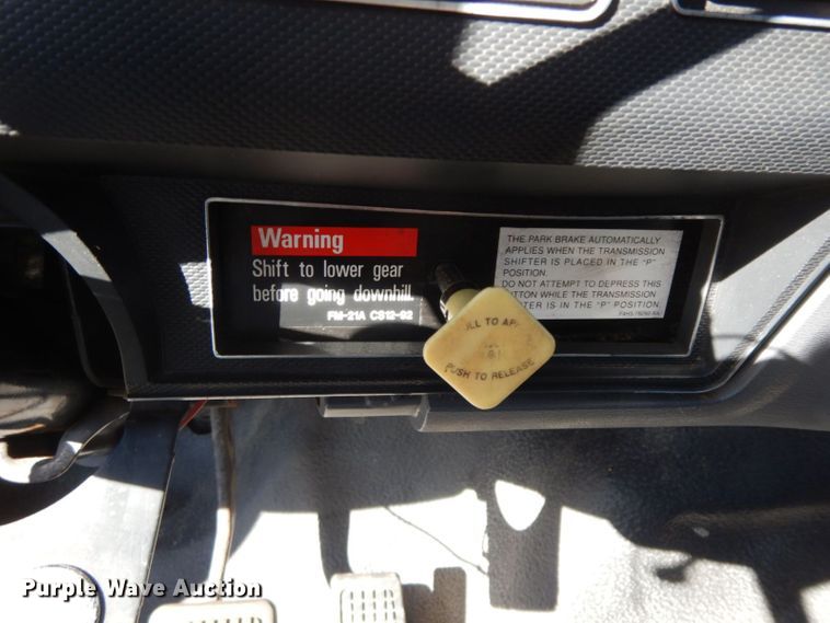 image for item HF9394 1994 Ford F700  box truck