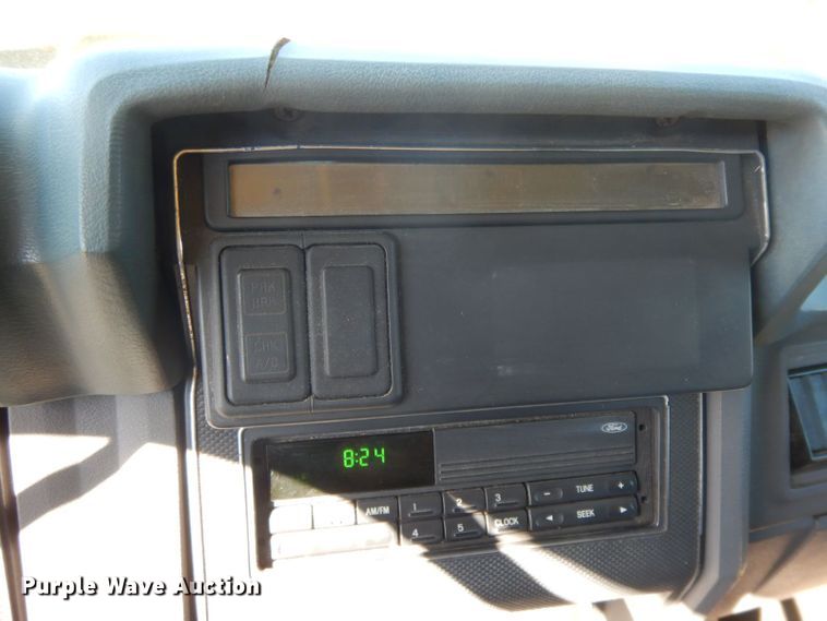 image for item HF9394 1994 Ford F700  box truck