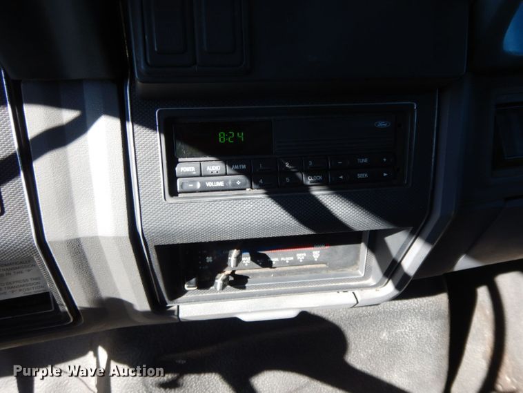 image for item HF9394 1994 Ford F700  box truck