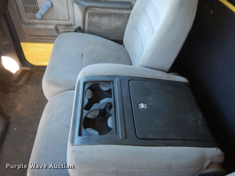 image for item HF9394 1994 Ford F700  box truck