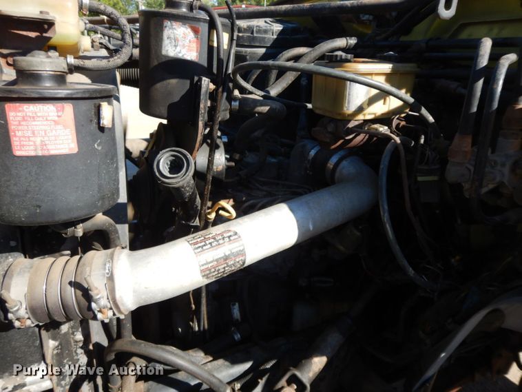 image for item HF9394 1994 Ford F700  box truck