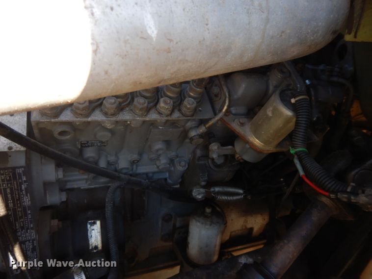 image for item HF9394 1994 Ford F700  box truck