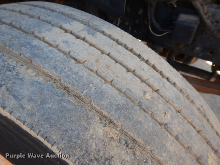 image for item HF9394 1994 Ford F700  box truck