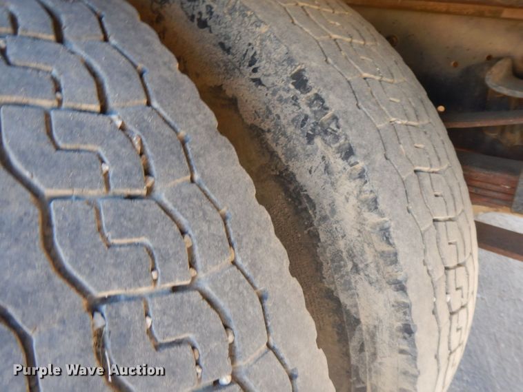 image for item HF9394 1994 Ford F700  box truck