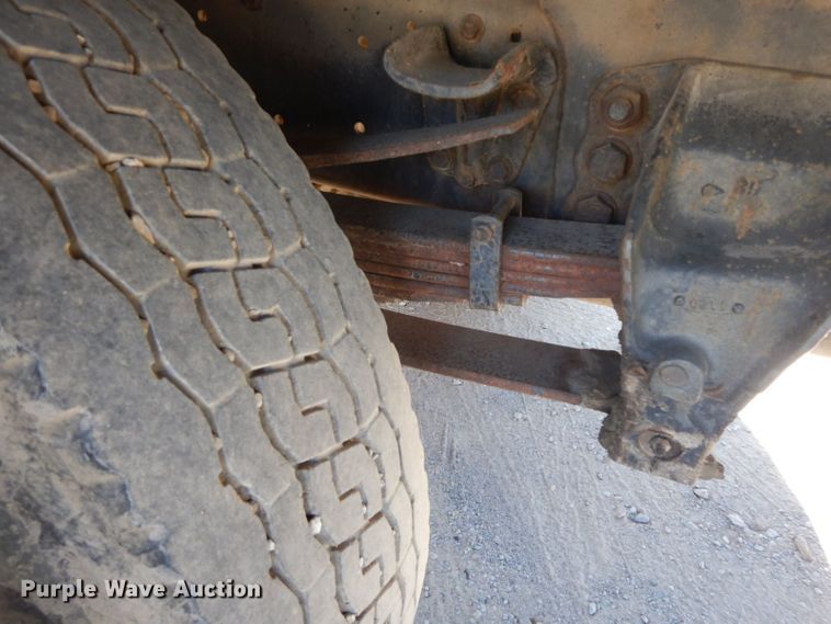 image for item HF9394 1994 Ford F700  box truck