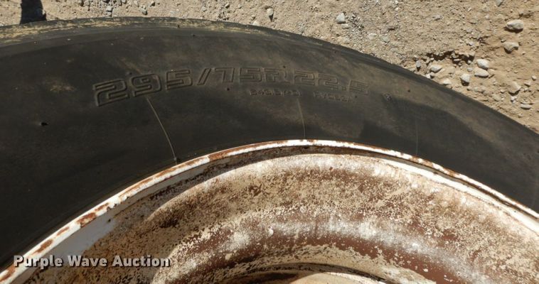 image for item HF9394 1994 Ford F700  box truck