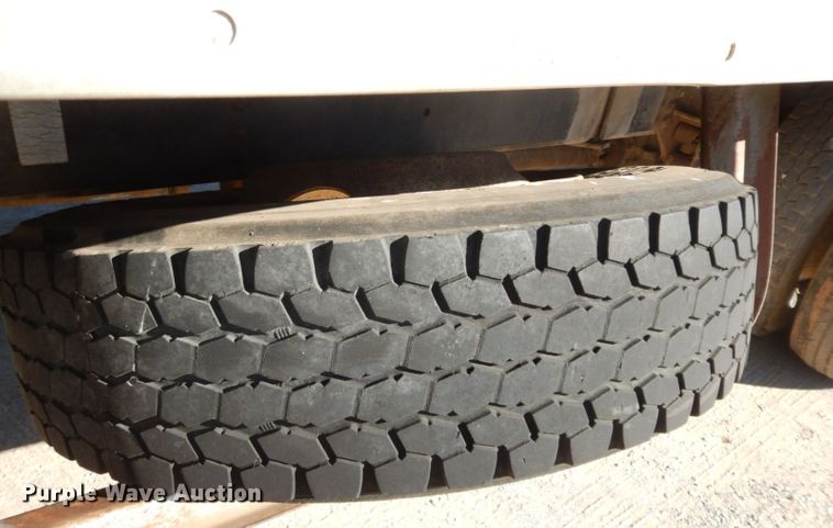 image for item HF9394 1994 Ford F700  box truck