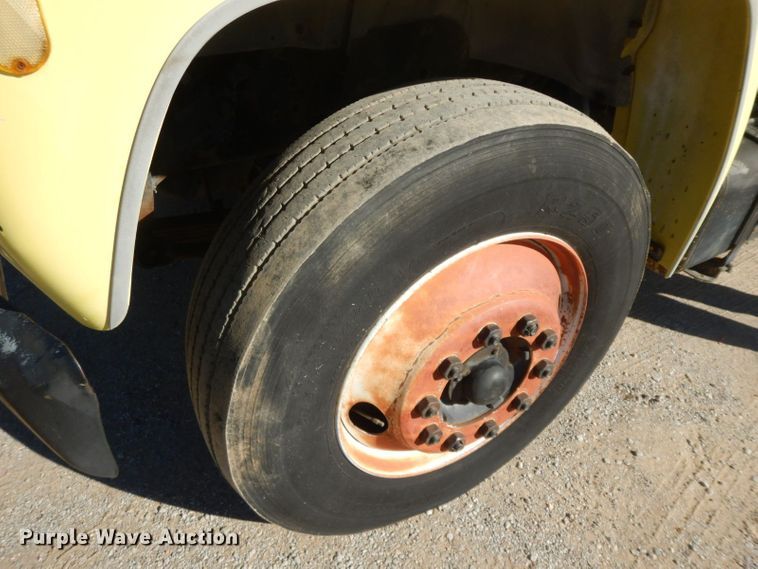 image for item HF9394 1994 Ford F700  box truck