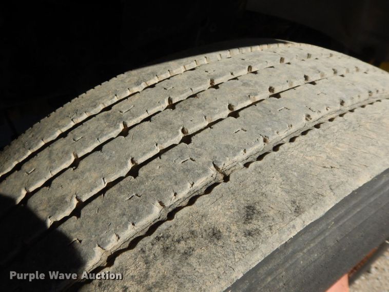 image for item HF9394 1994 Ford F700  box truck