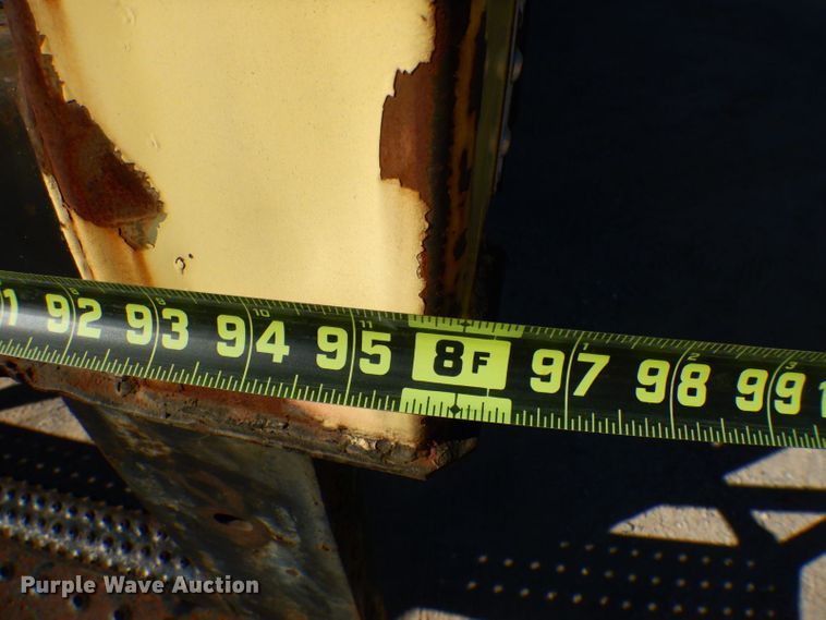 image for item HF9394 1994 Ford F700  box truck