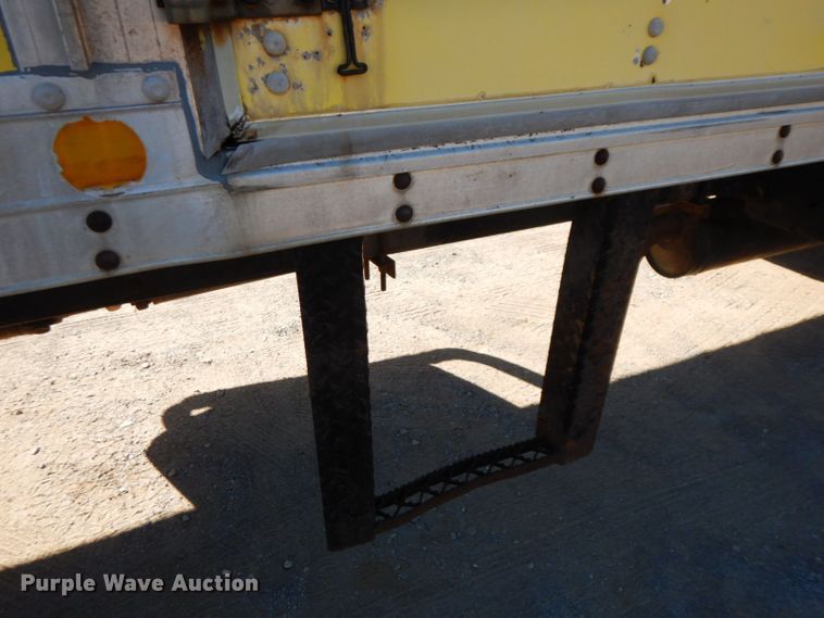 image for item HF9394 1994 Ford F700  box truck