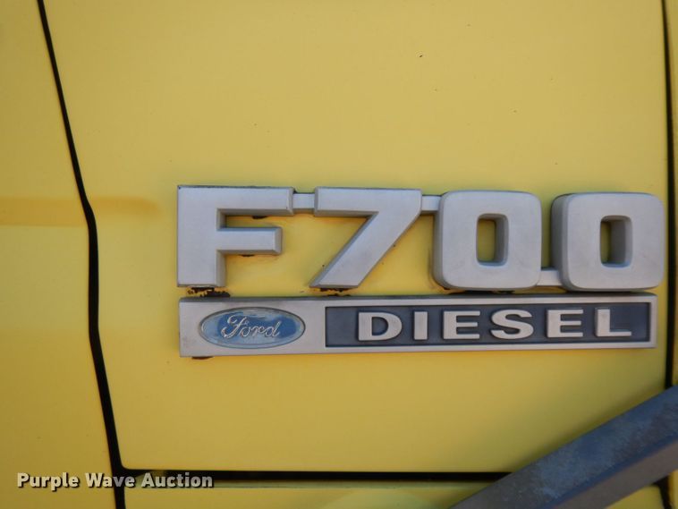 image for item HF9394 1994 Ford F700  box truck