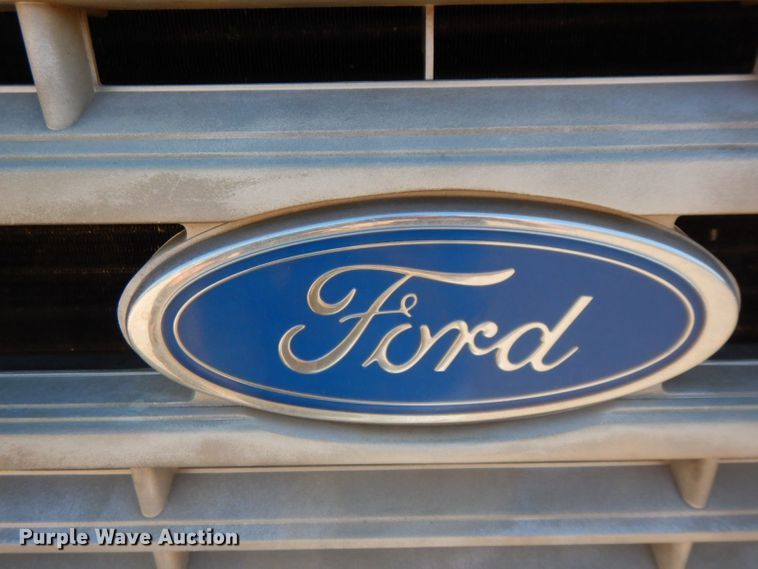 image for item HF9394 1994 Ford F700  box truck