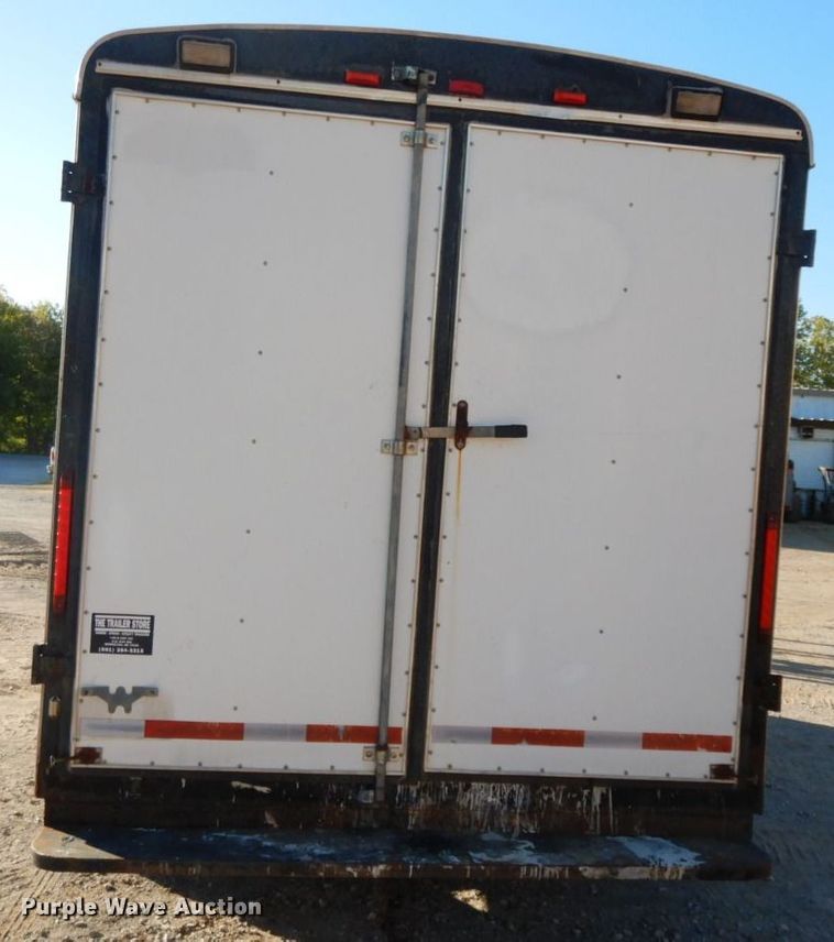 image for item HF9403 2006 Interstate LRD7  enclosed cargo trailer