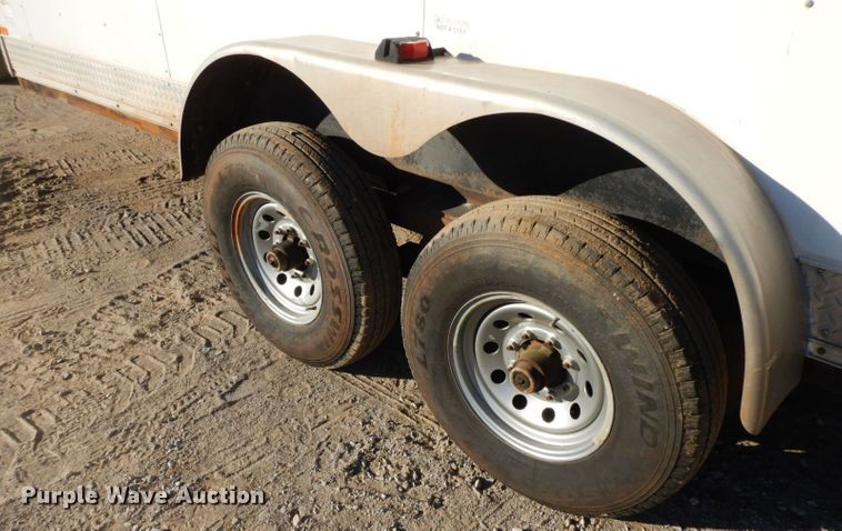 image for item HF9403 2006 Interstate LRD7  enclosed cargo trailer