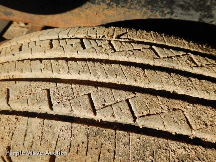 image for item HF9403 2006 Interstate LRD7  enclosed cargo trailer