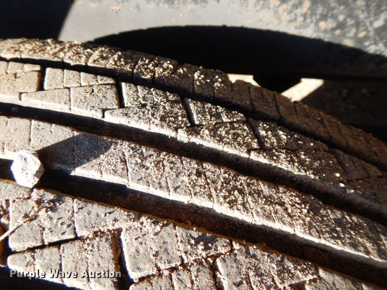 image for item HF9403 2006 Interstate LRD7  enclosed cargo trailer