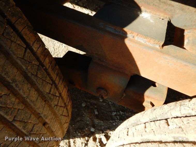 image for item HF9403 2006 Interstate LRD7  enclosed cargo trailer