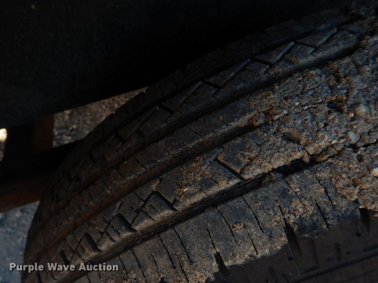 image for item HF9403 2006 Interstate LRD7  enclosed cargo trailer