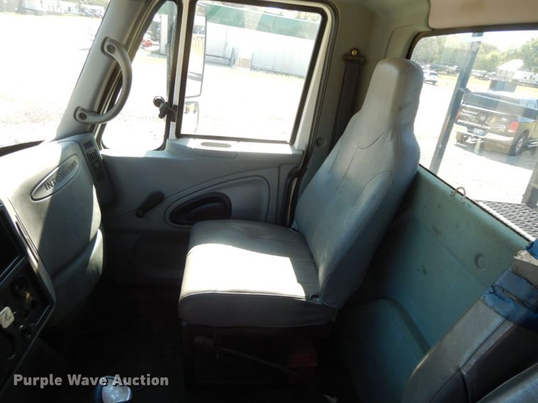 image for item HF9423 2006 International 4400  well treatment truck