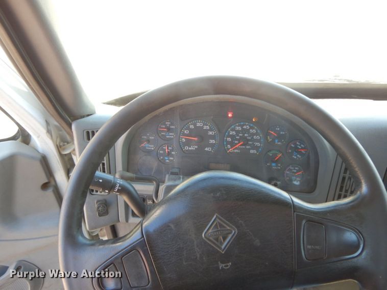 image for item HF9423 2006 International 4400  well treatment truck