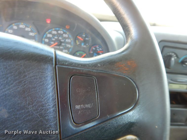 image for item HF9423 2006 International 4400  well treatment truck