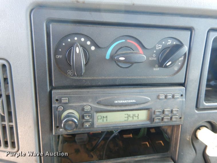 image for item HF9423 2006 International 4400  well treatment truck