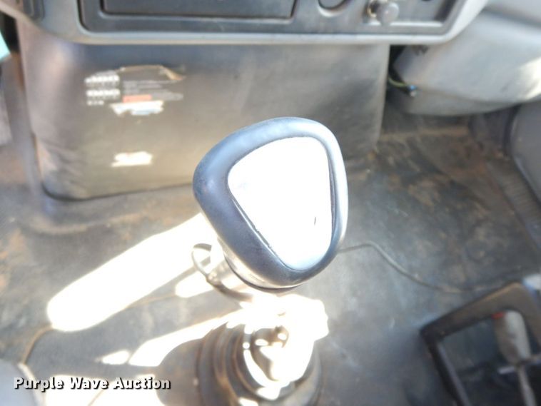 image for item HF9423 2006 International 4400  well treatment truck