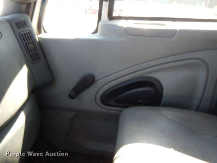 image for item HF9423 2006 International 4400  well treatment truck