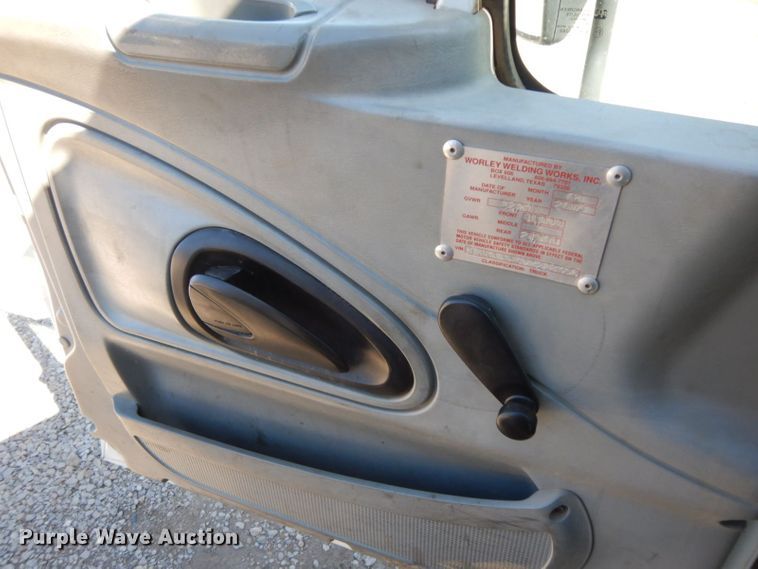 image for item HF9423 2006 International 4400  well treatment truck