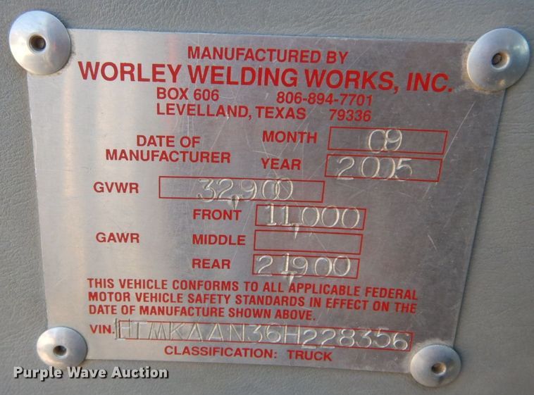 image for item HF9423 2006 International 4400  well treatment truck