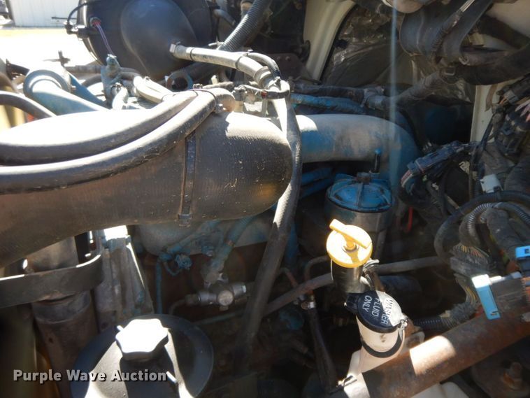 image for item HF9423 2006 International 4400  well treatment truck