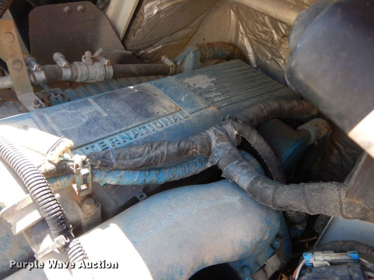 image for item HF9423 2006 International 4400  well treatment truck