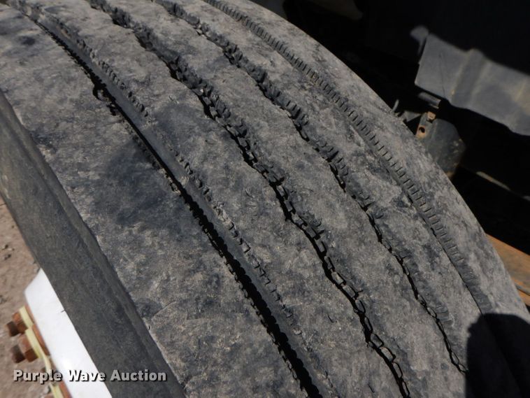 image for item HF9423 2006 International 4400  well treatment truck